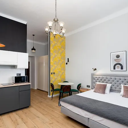 Wawel - Old Town מלון דירות 4*